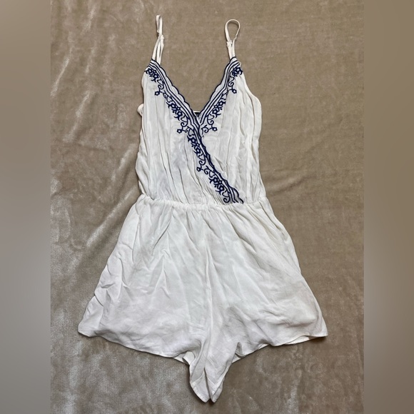 White romper - Picture 1 of 1